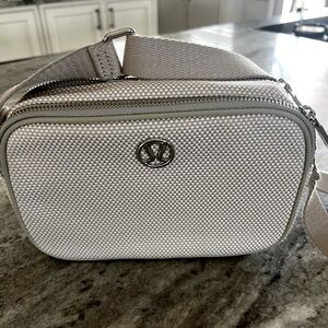 Lululemon Crossbody Camera Bag EUC!
